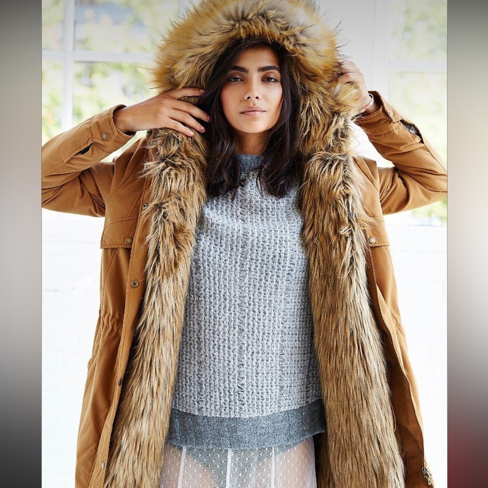 ISO !!!!!! Urban Outfitters x Members Only Wolf Queen Parka in BROWN Size small